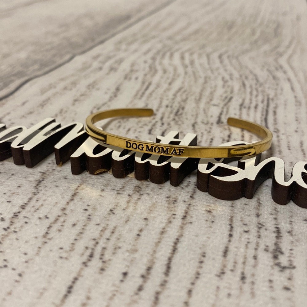 *Metal Marvels DOG MOM AF Dainty Bangle in Gold